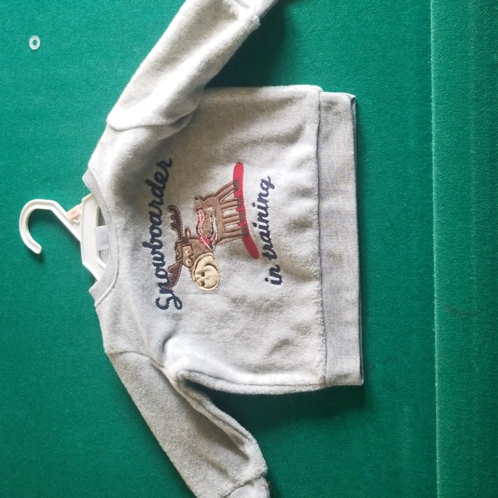 Sweatshirt